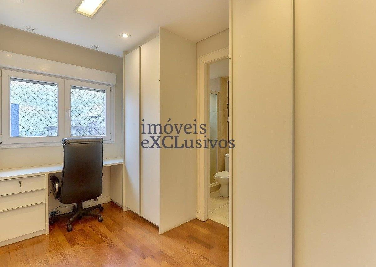 Furnished 240 m² apartment with 3 en-suites — photo 22