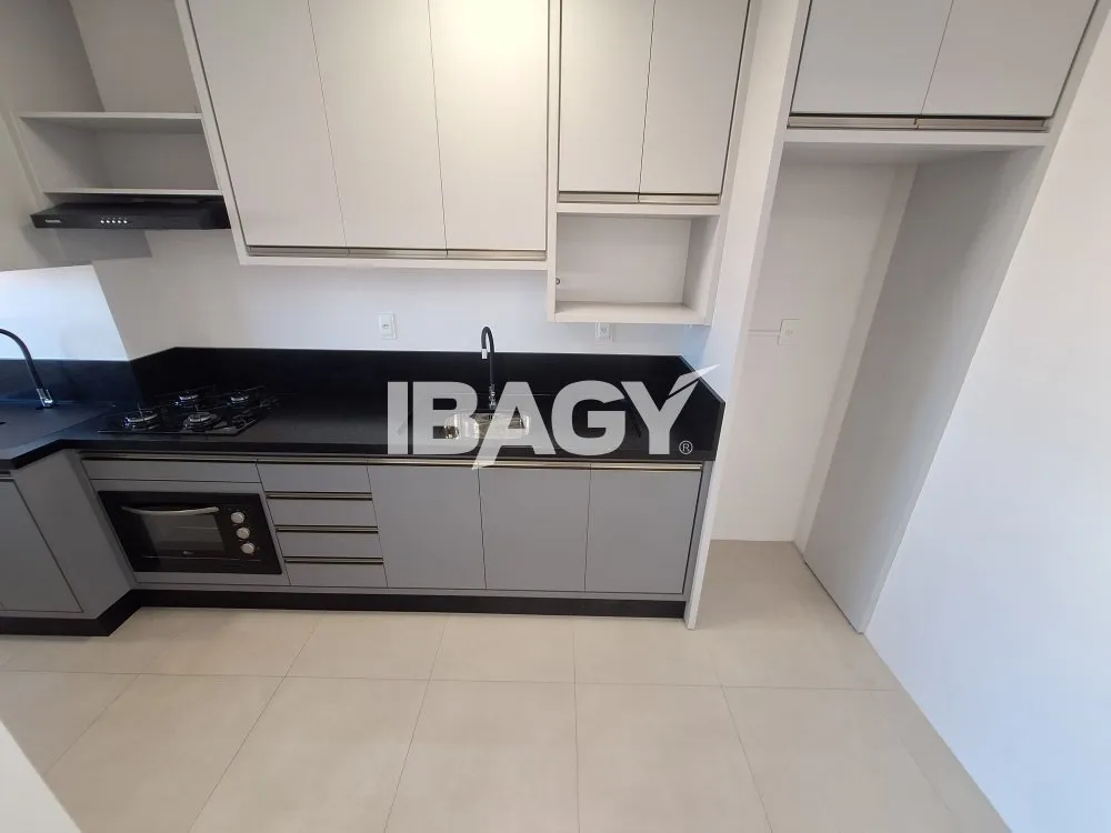 2-bedroom apartment with open-plan kitchen and parking — photo 2