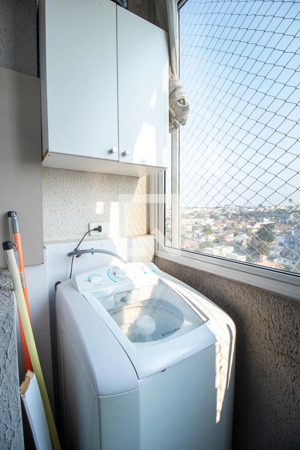 Balcony with a grill in a 2-bedroom apartment, 48 m² — photo 30