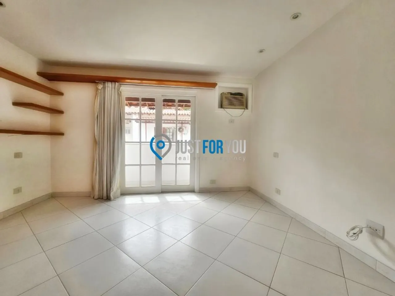 Casa com 4 dormitórios, 5 banheiros e 3 vagas — photo 6