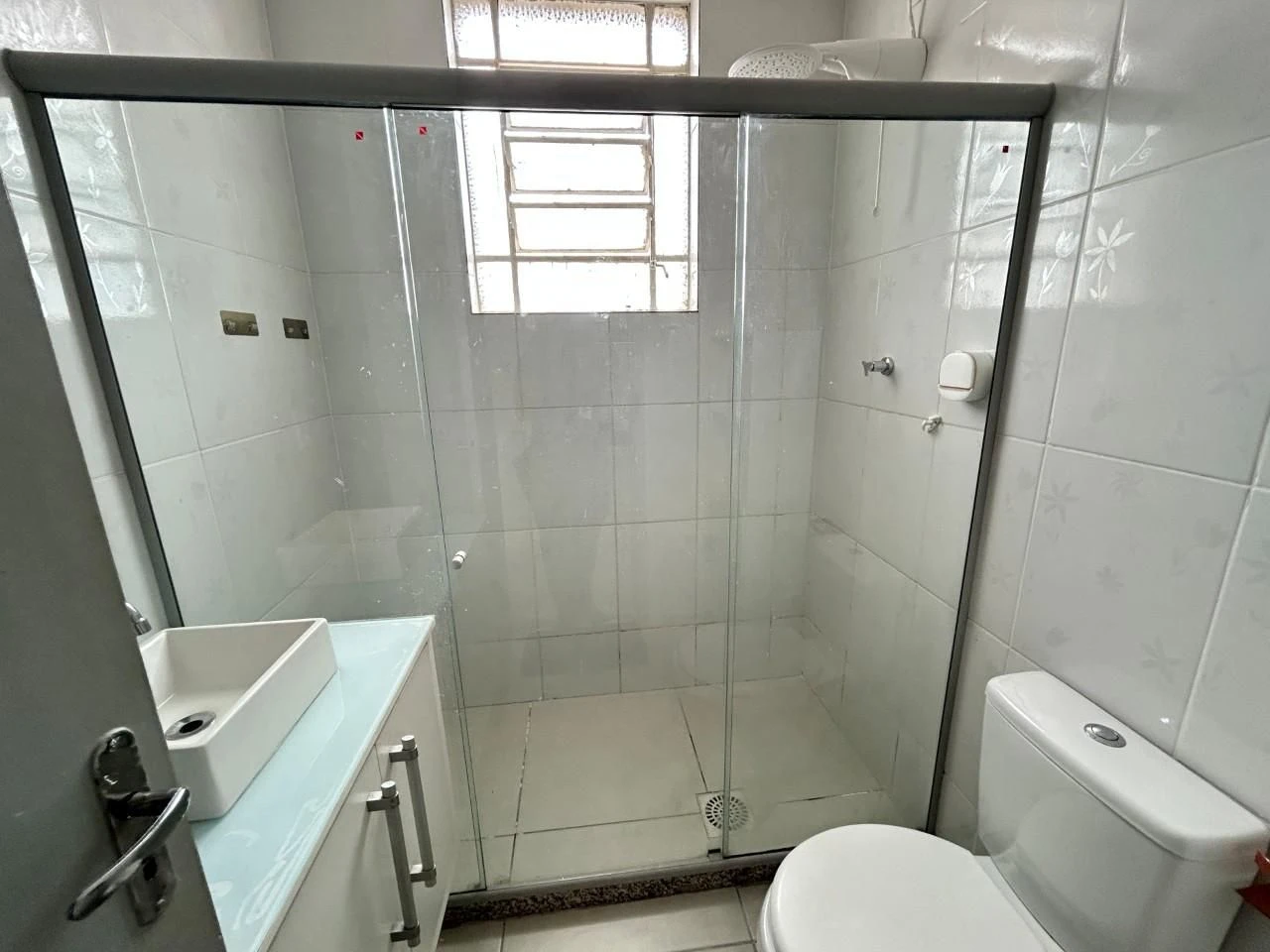 Casa de 2 quartos com piso de madeira ou laminado — photo 14