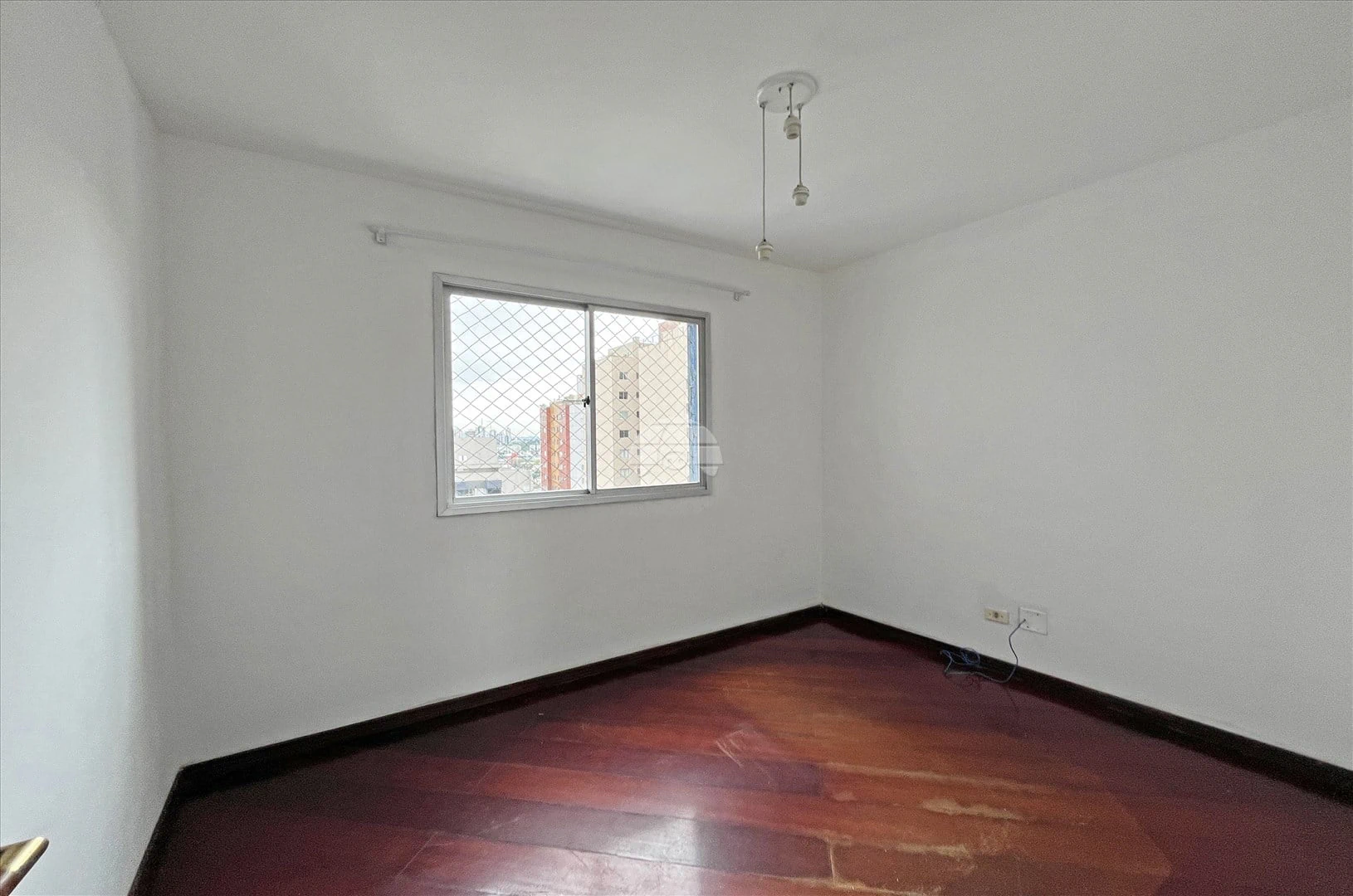 3-bedroom apartment with wood or laminate floors in Curitiba — photo 20
