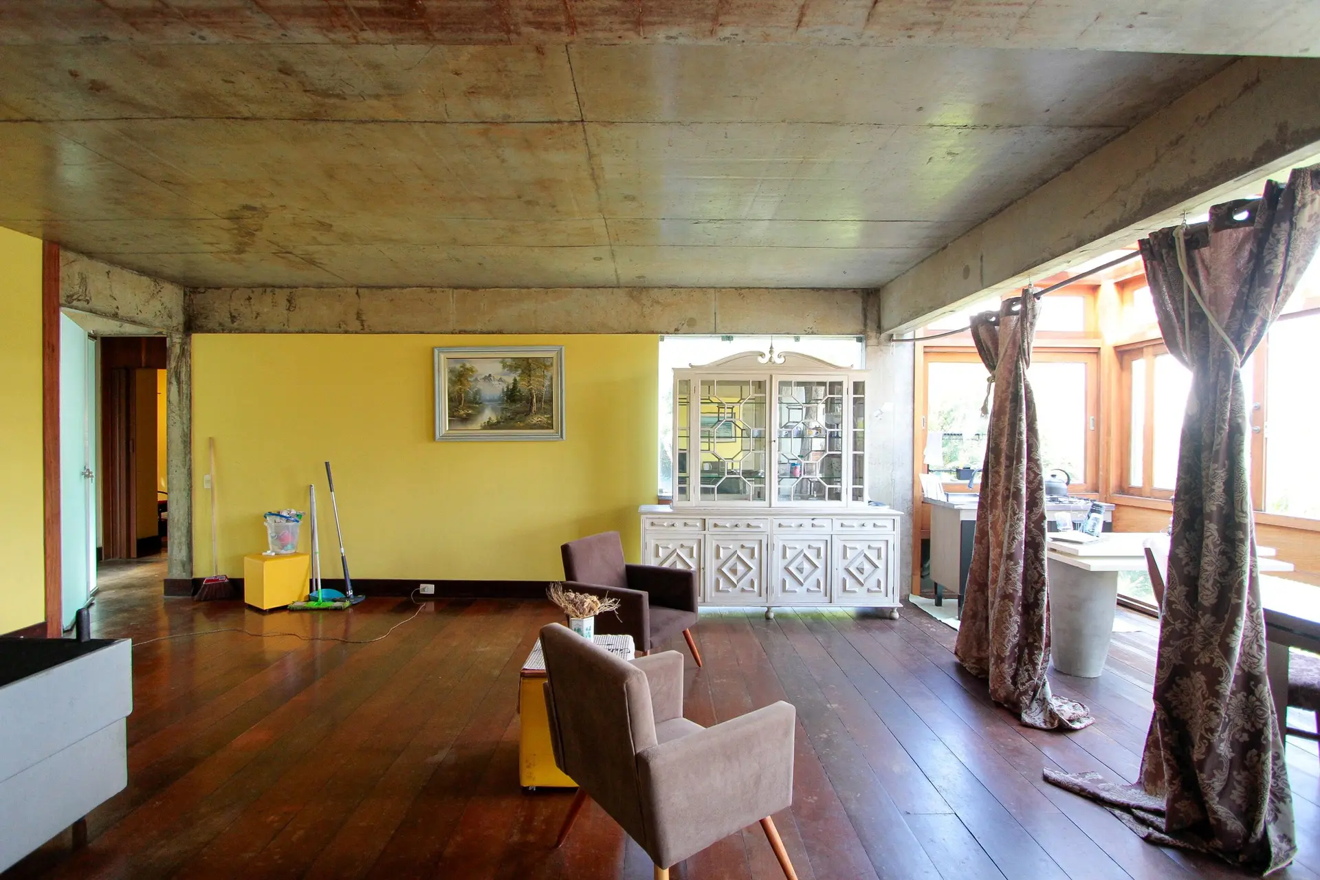 Apartamento de 109 m² com banheira e janelas do piso ao teto — photo 21