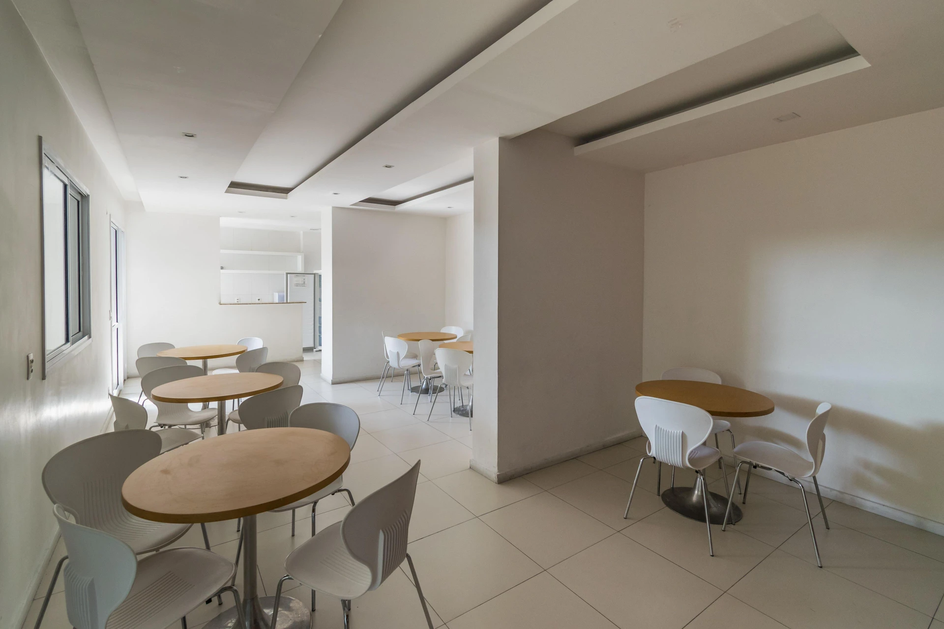 Furnished 3-bedroom apartment with 1 en-suite and balcony — photo 33