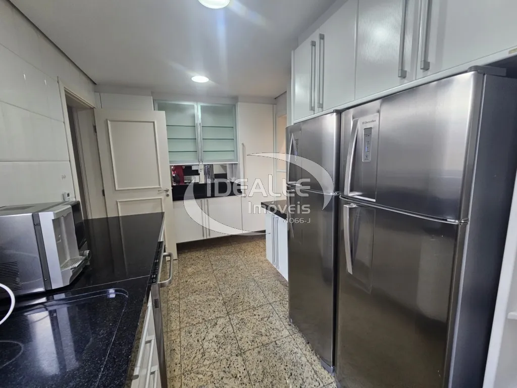 Apartamento de 3 suites con 335 m² y balcón — photo 26