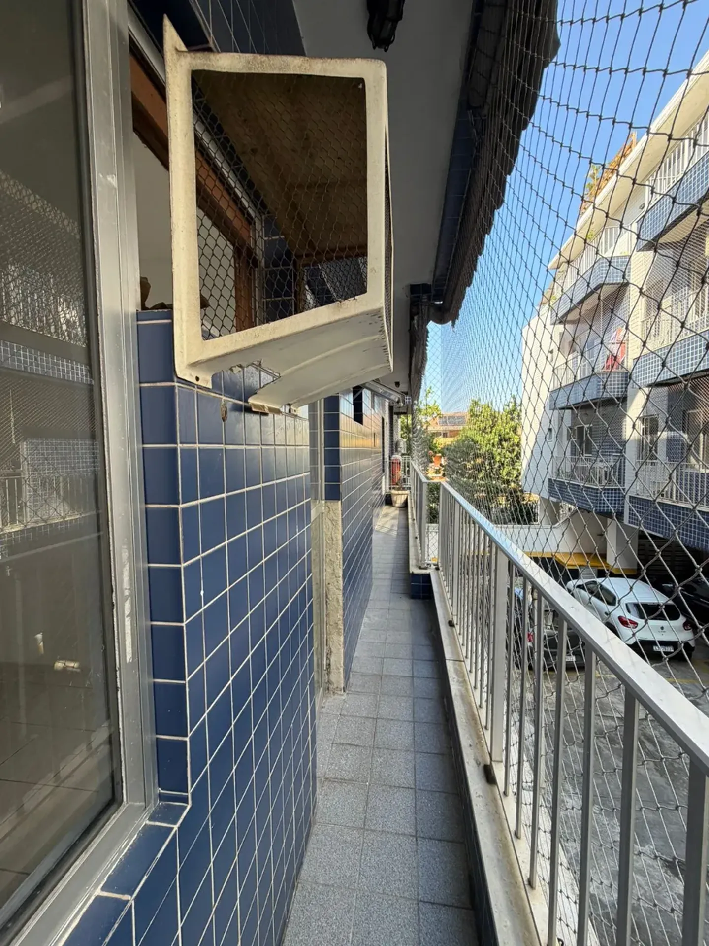 3-bedroom apartment with 2 bathrooms and glass shower — photo 22