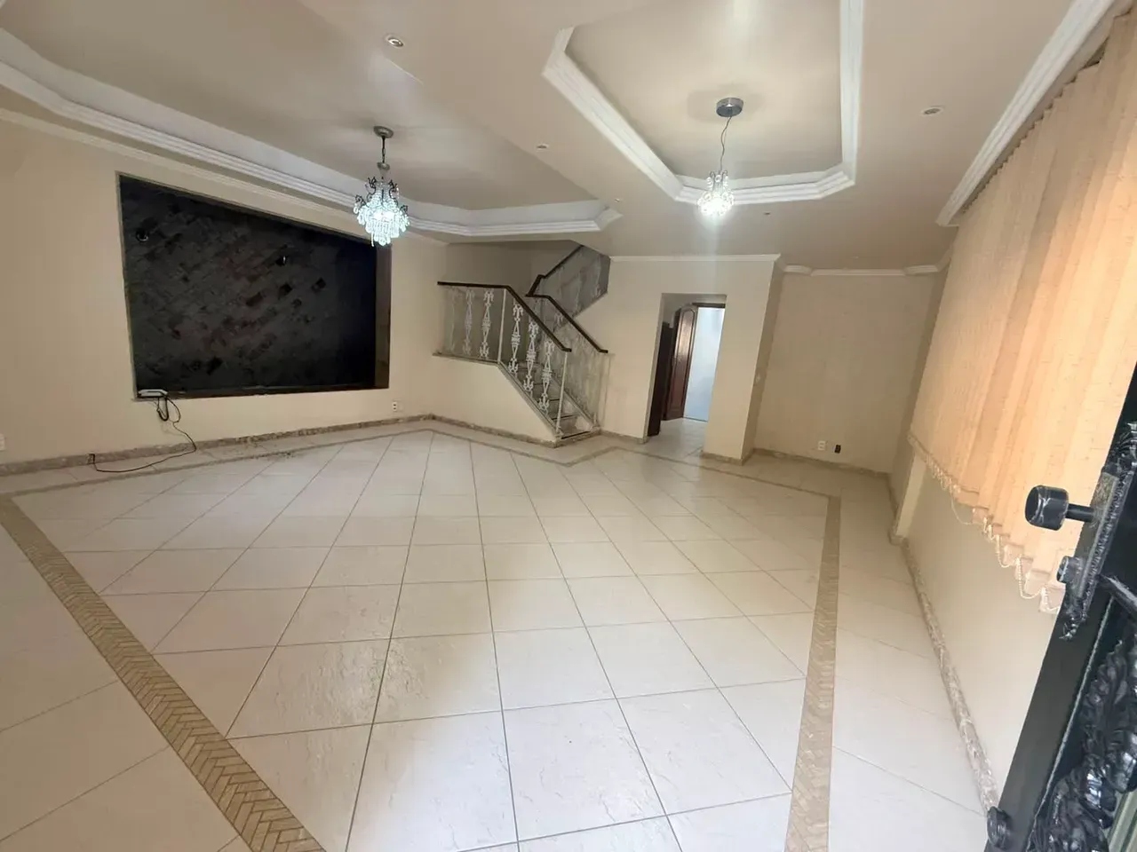 Casa comercial sem mobília com 3 quartos e 4 banheiros — photo 2