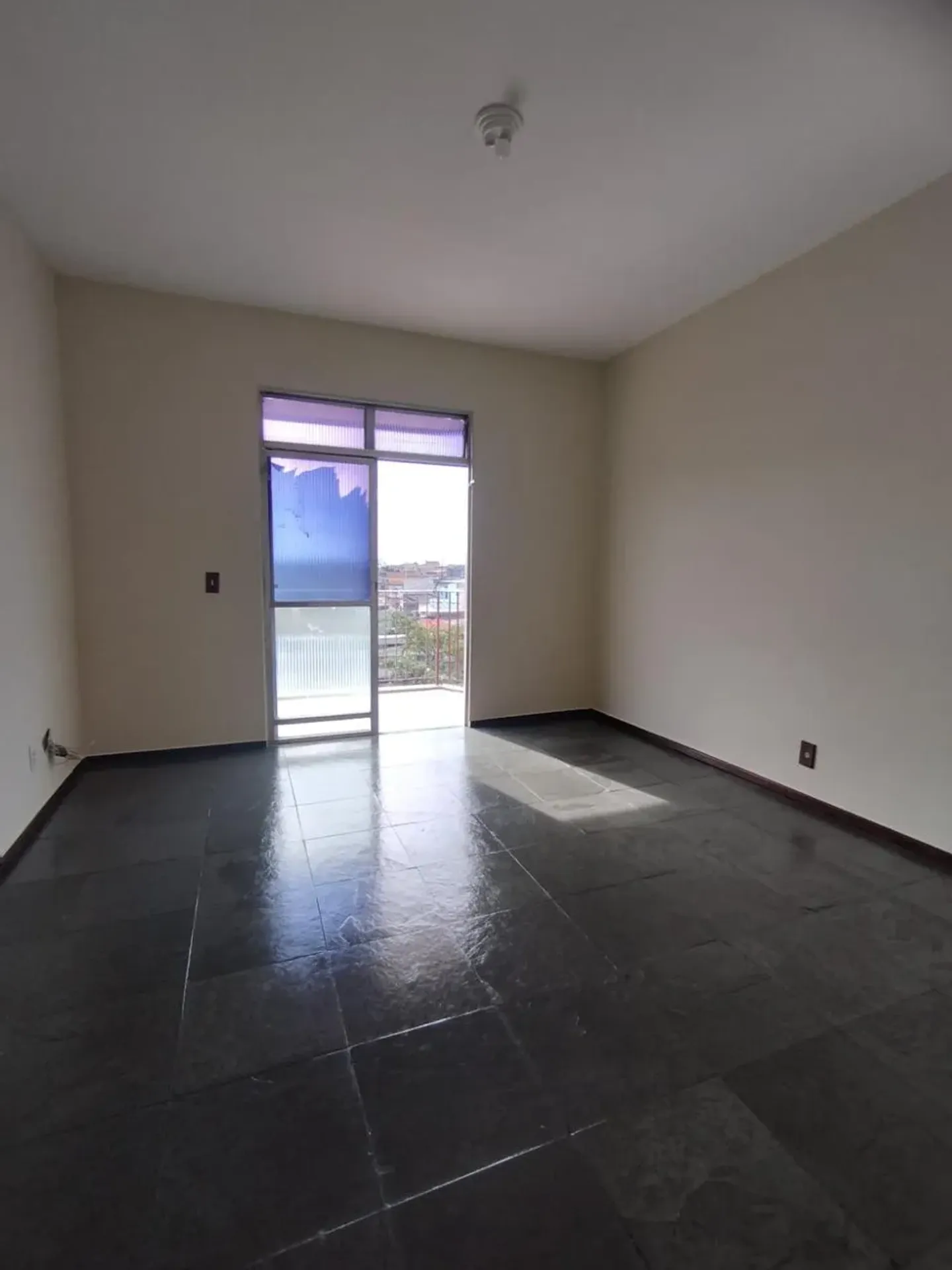 Rental apartment with 2 bedrooms and a private garden — photo 27