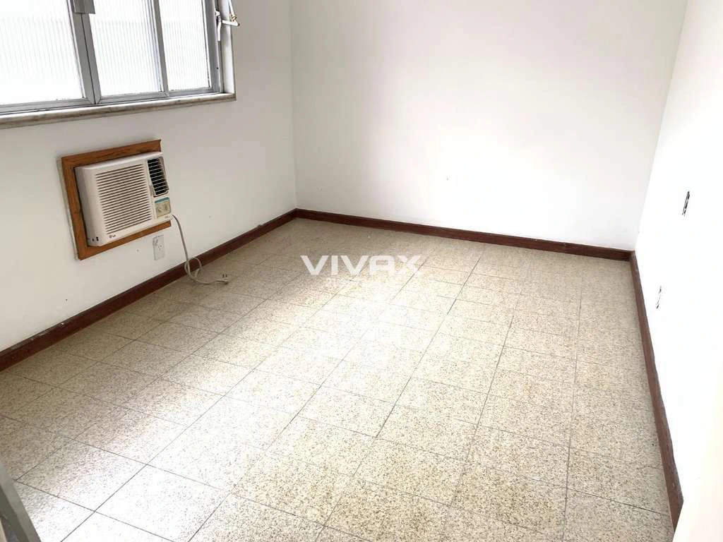 Unfurnished house with built-in wardrobes and 5 bedrooms — photo 3