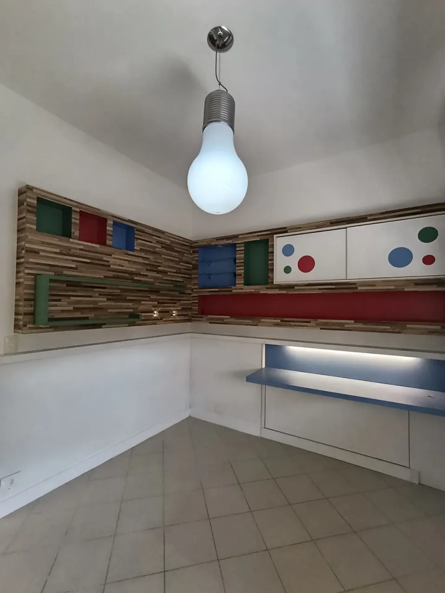 Unfurnished apartment with 3 bedrooms and 1 bathroom — photo 15