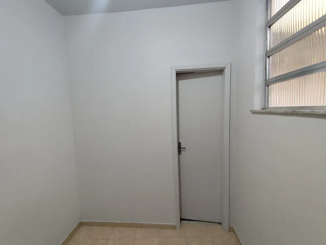 Unfurnished apartment with 2 bedrooms and a washing machine — photo 20