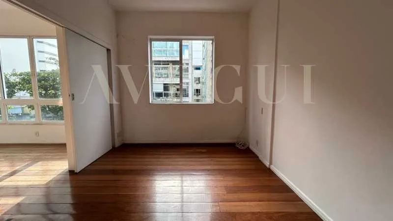 113 m² apartment with a walk-in closet and a home office — photo 3