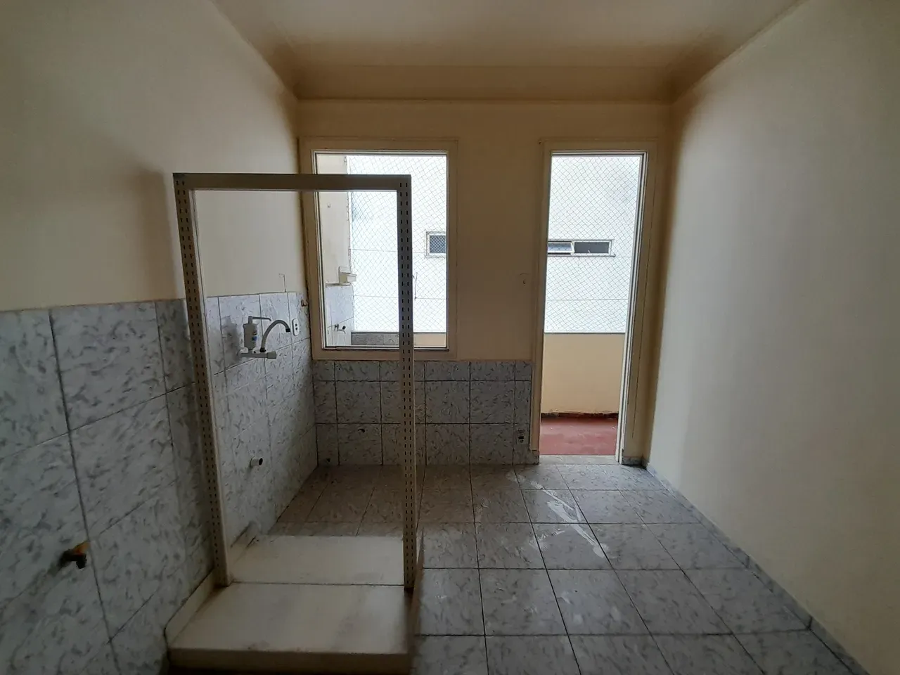 Apartment on the 9th floor with a glass-enclosed balcony — photo 40