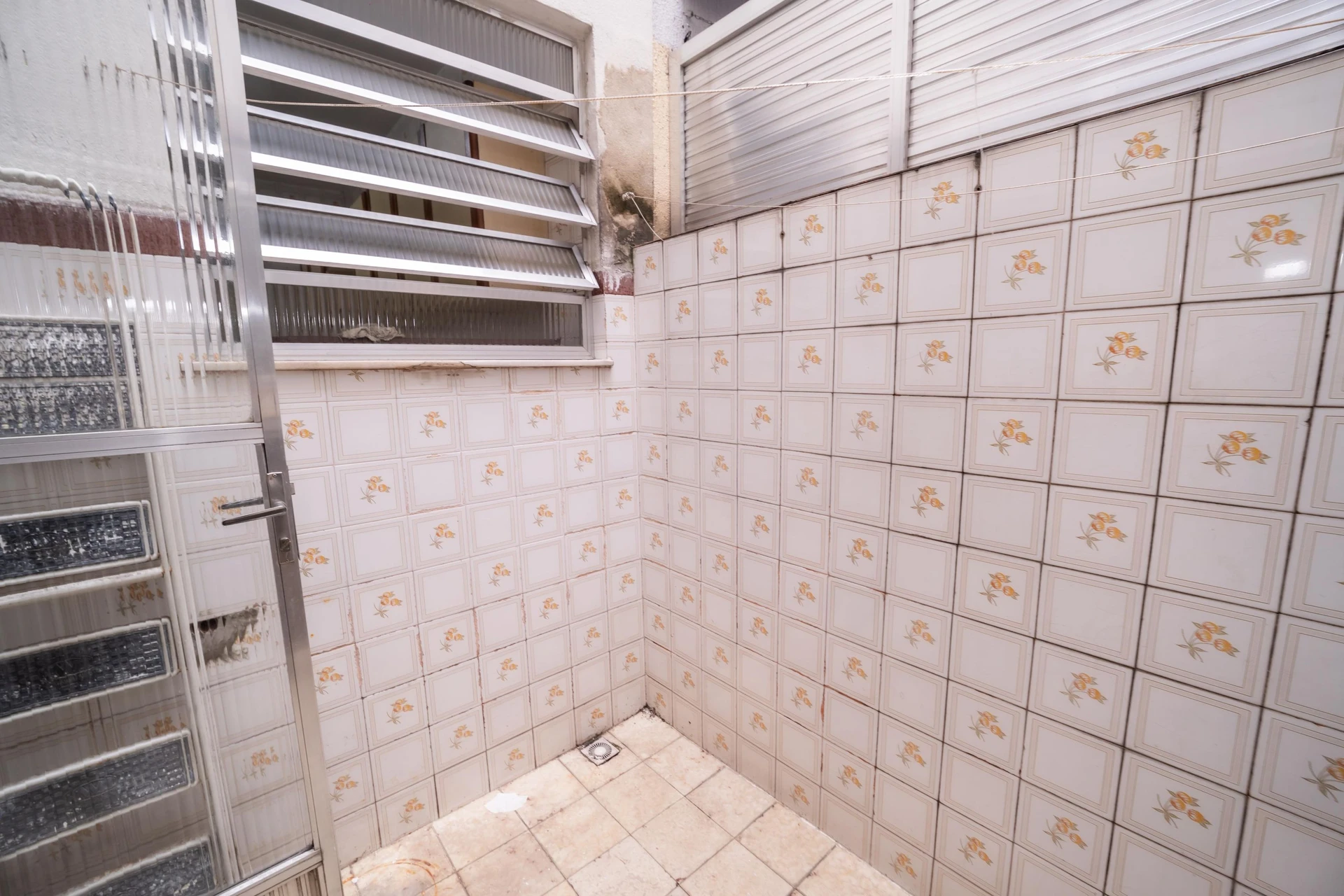 Unfurnished apartment with 2 bedrooms and laundry tank