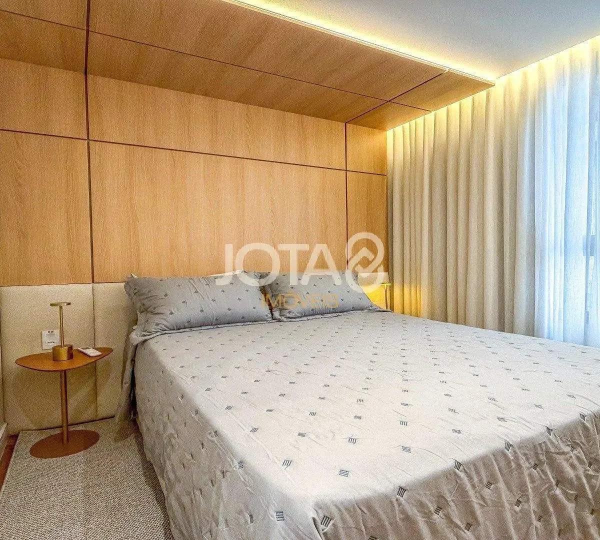 One-bedroom apartment with floor-to-ceiling windows — photo 10