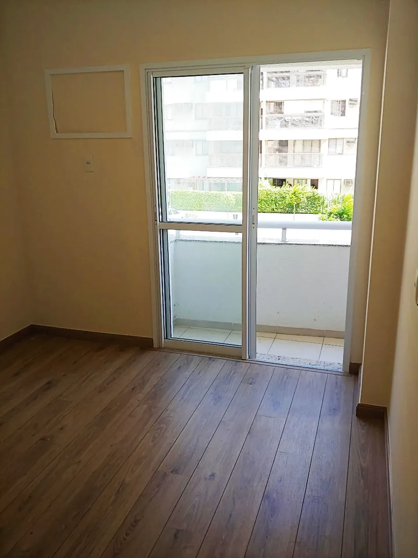 Apartment with 3 bedrooms, balcony and 2 parking spots — photo 51
