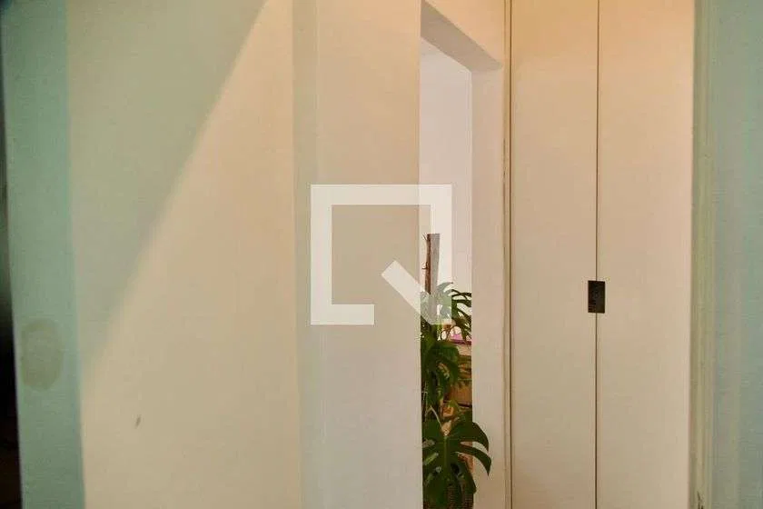 Furnished 1-bedroom apartment with an open-plan kitchen — photo 3