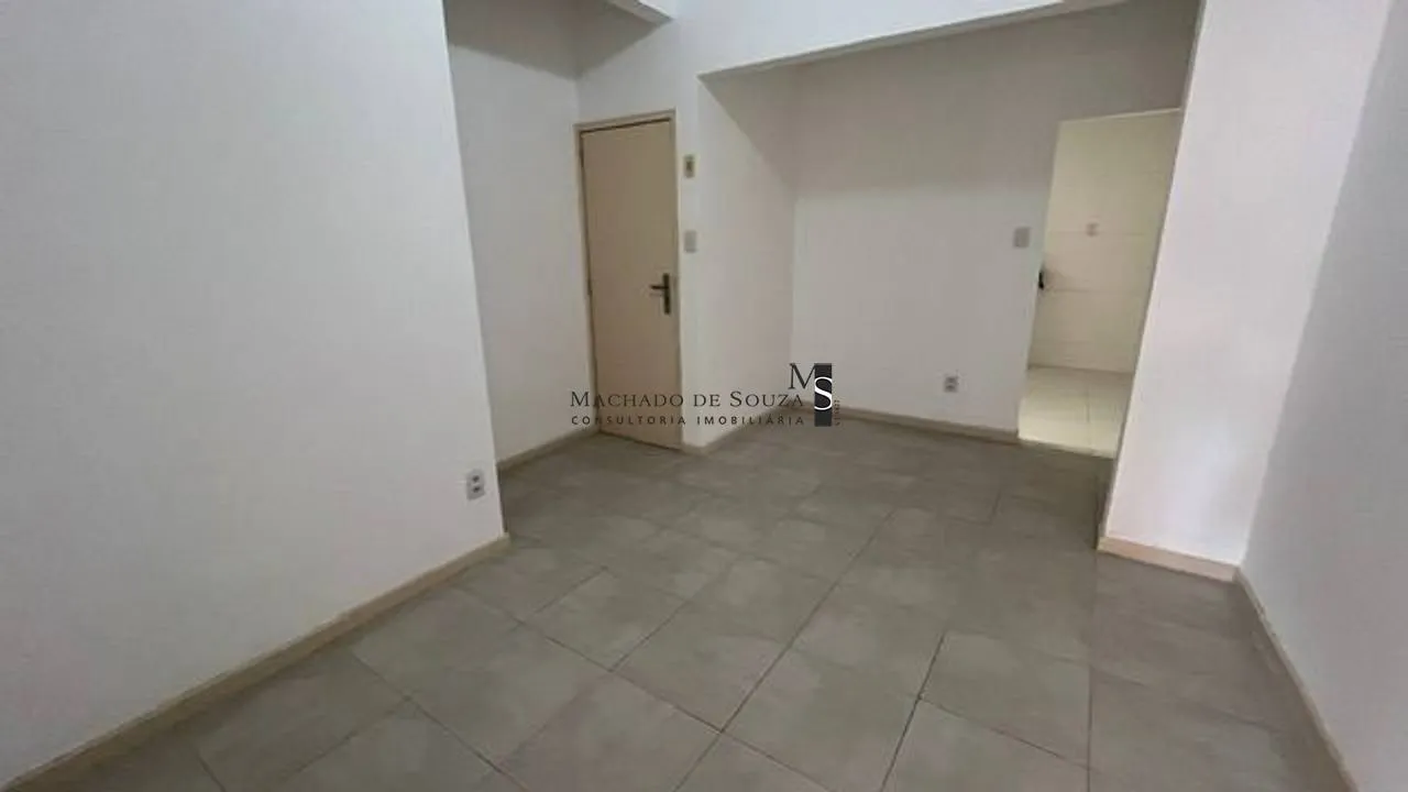 One-bedroom apartment with a mountain view in Rio de Janeiro — photo 11