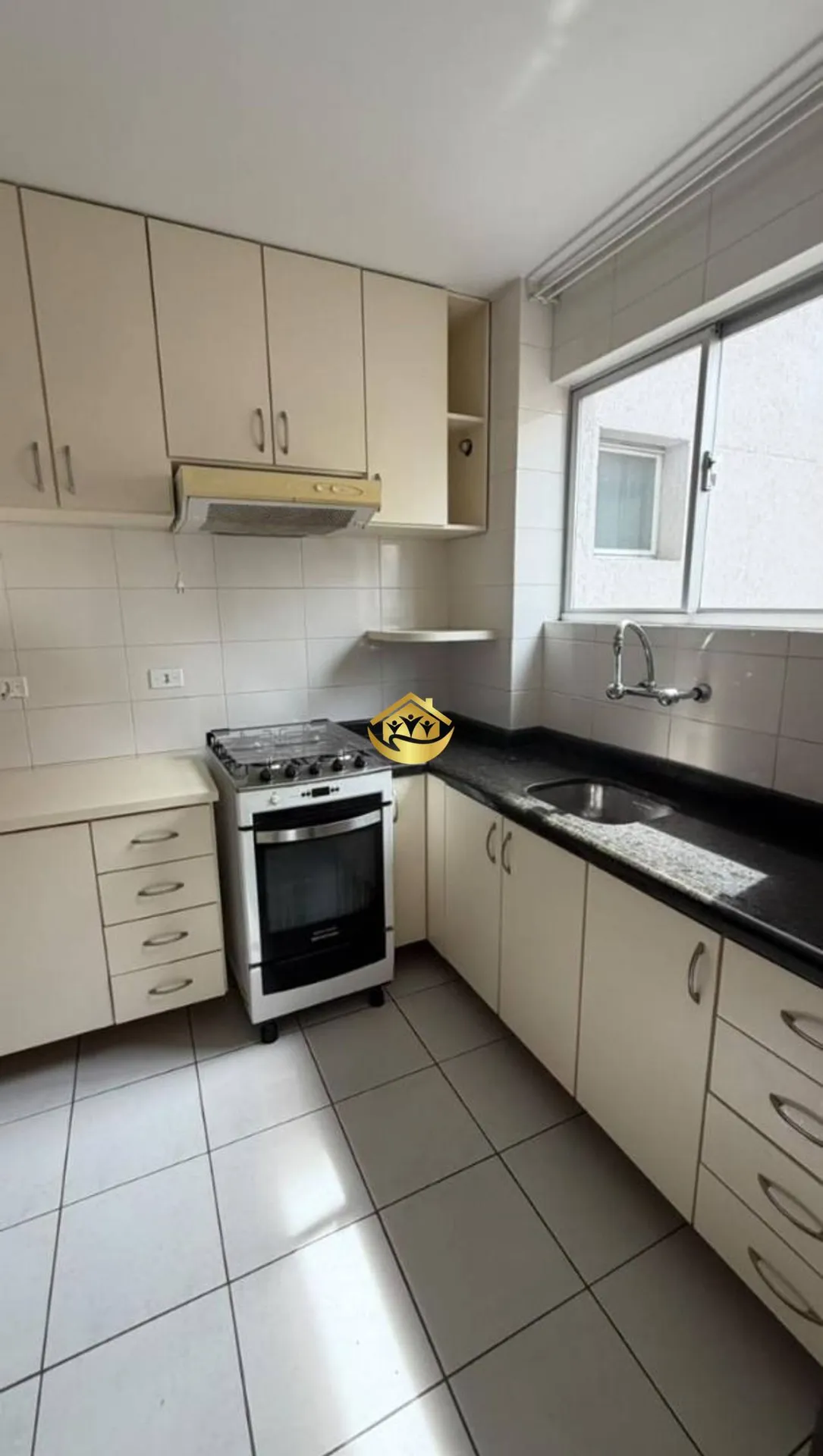 86 m² apartment with a bathtub and a grill on the balcony — photo 22