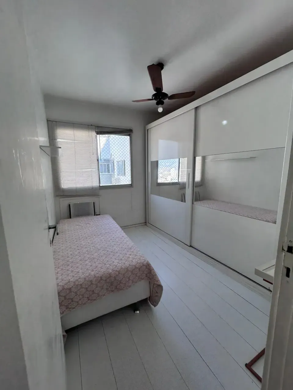 Apartment with a closed kitchen and gas stove — photo 3