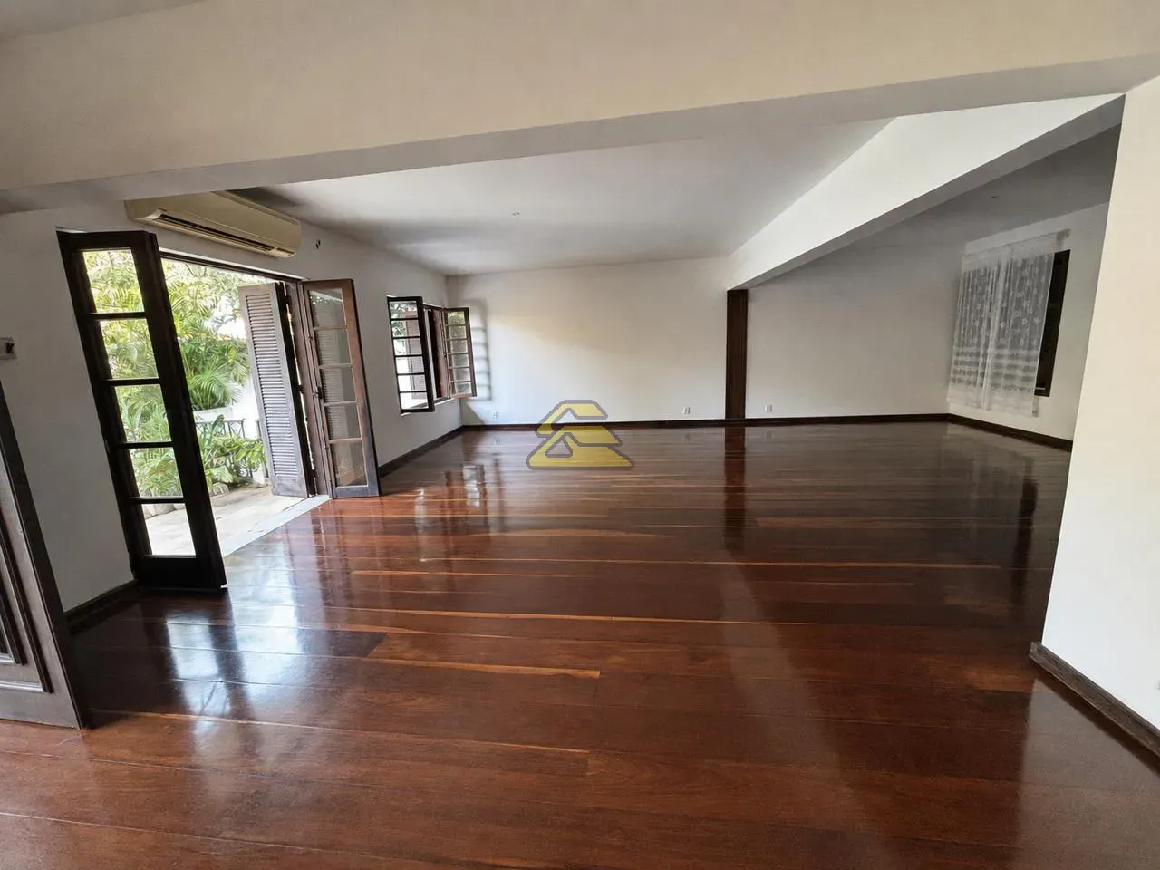 Furnished house with 4 bedrooms and 5 bathrooms — photo 5