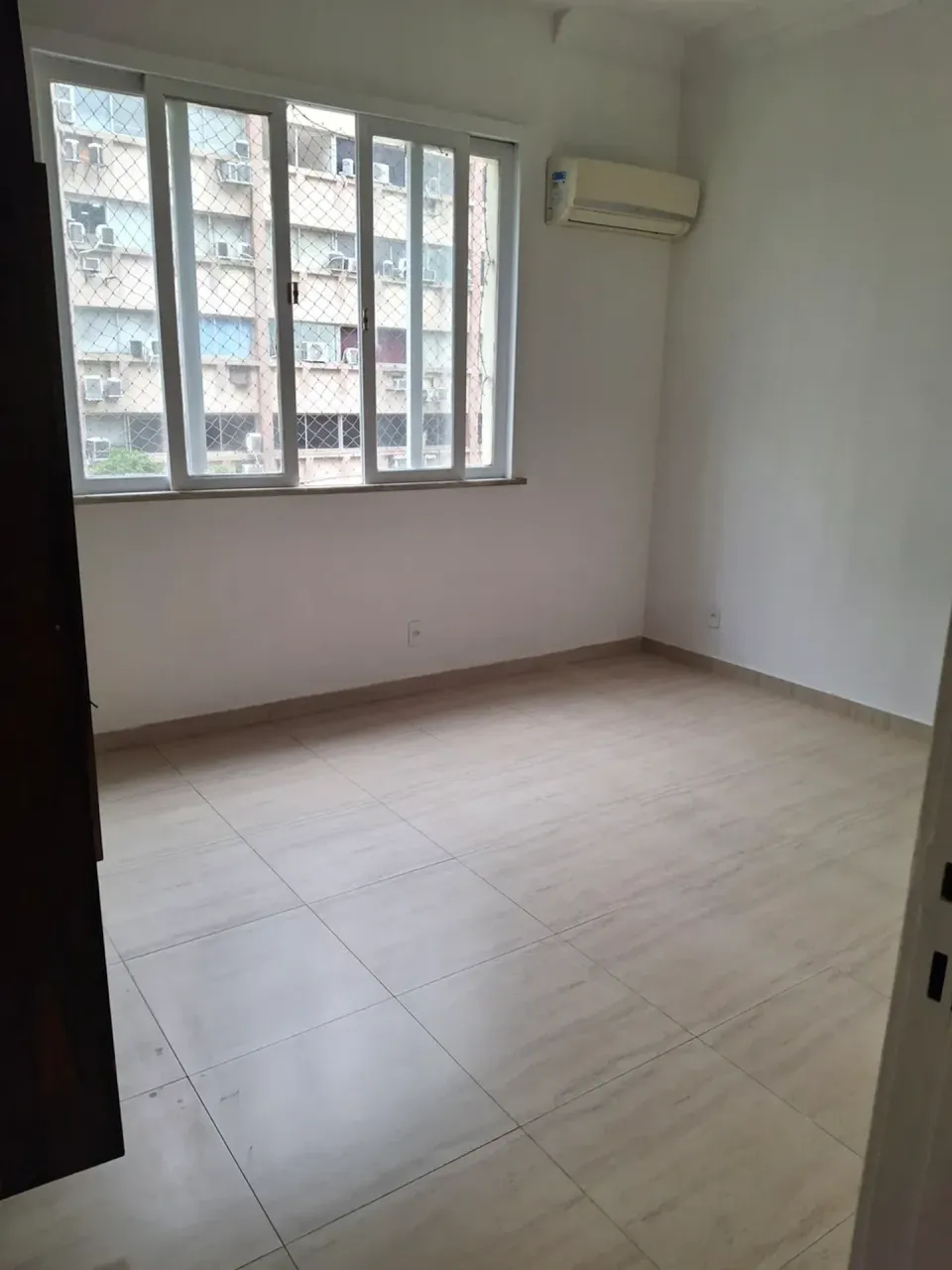 Unfurnished 3-bedroom apartment with 24-hour concierge — photo 14