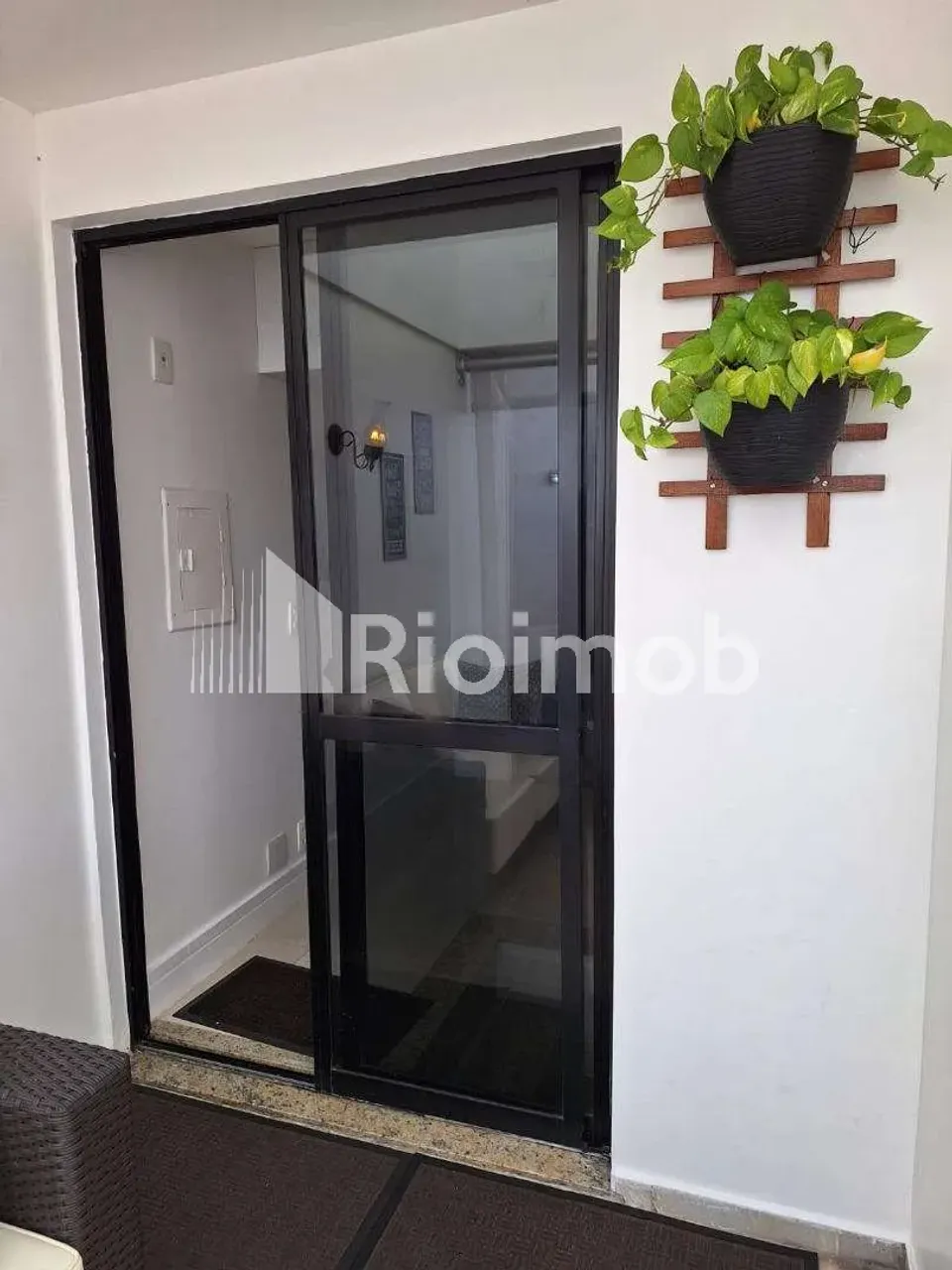 3-bedroom duplex with a glass-enclosed balcony — photo 17