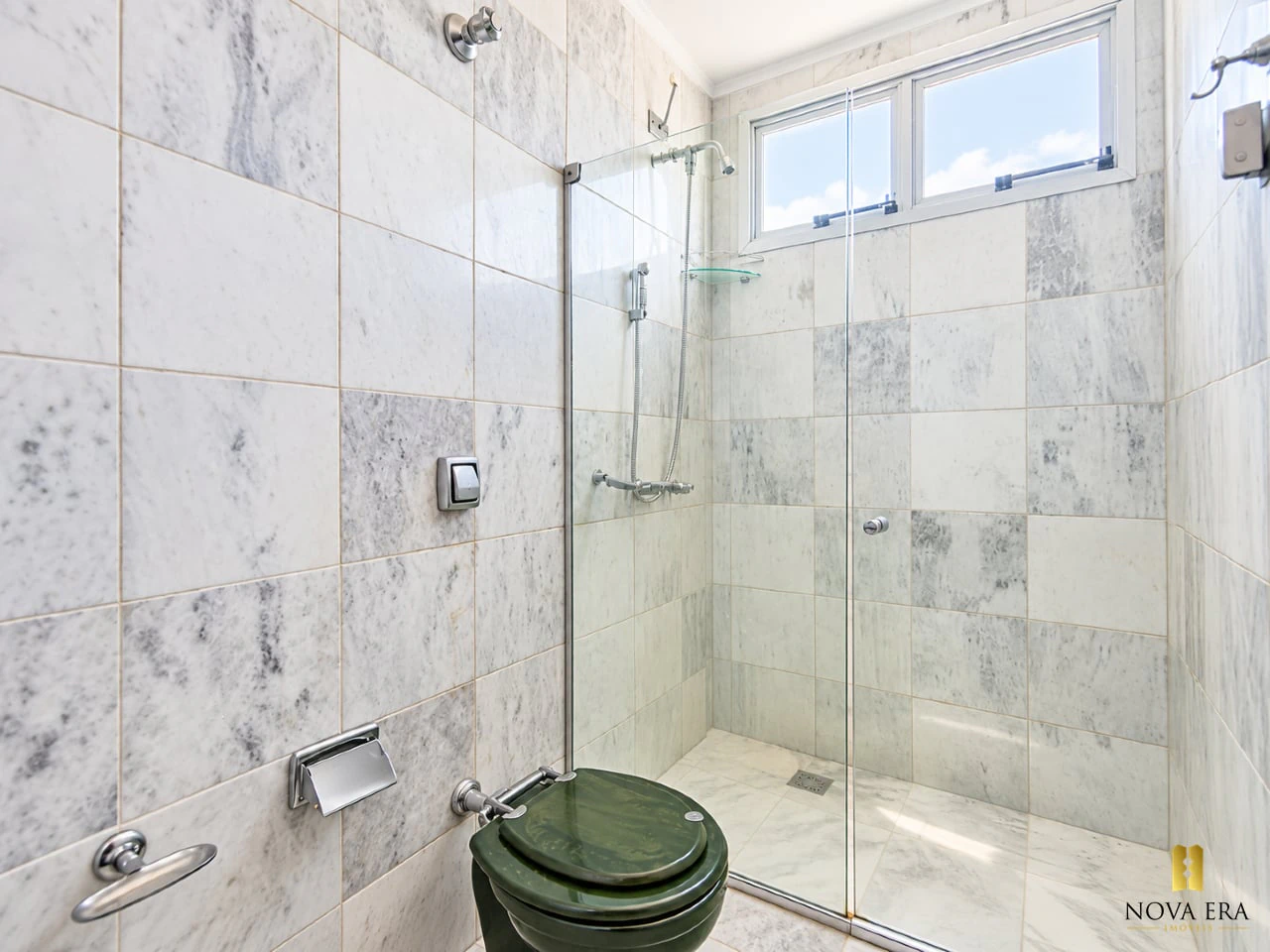 Glass-enclosed balcony in a 3-bedroom apartment, 124 m² — photo 5