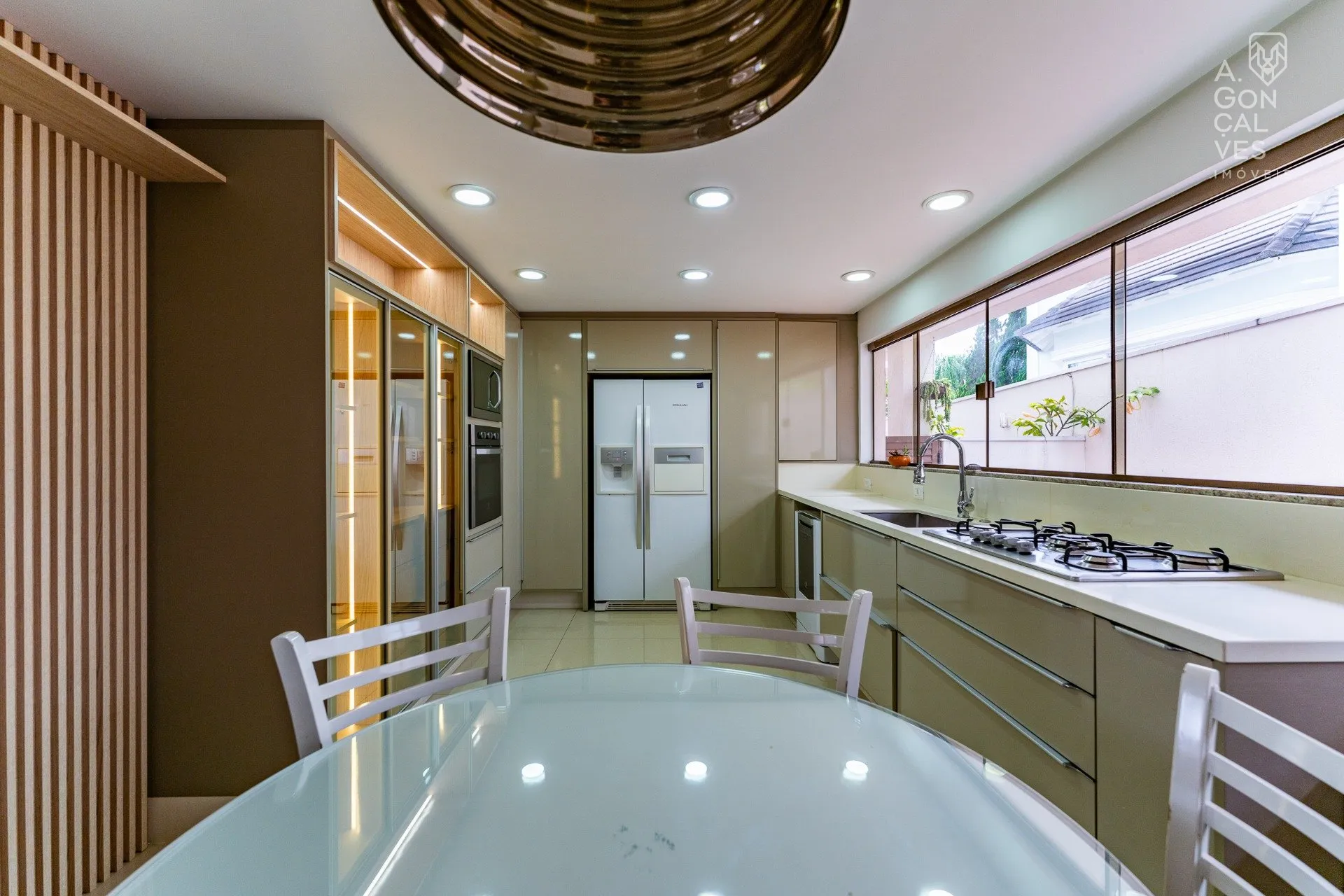 Unfurnished house with 4 bedrooms and 5 bathrooms — photo 30