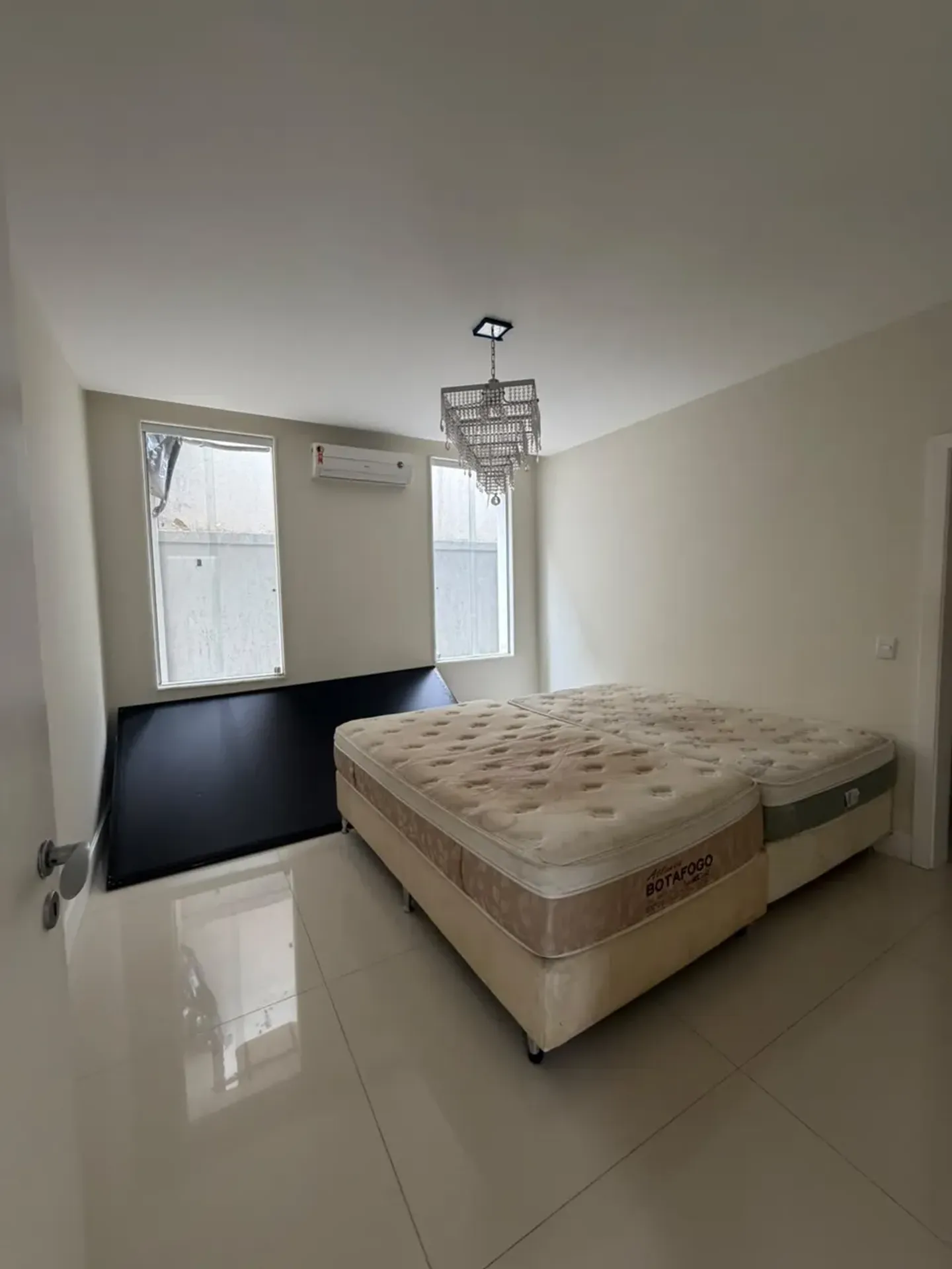 700 m² house with a garden and a bathtub — photo 4