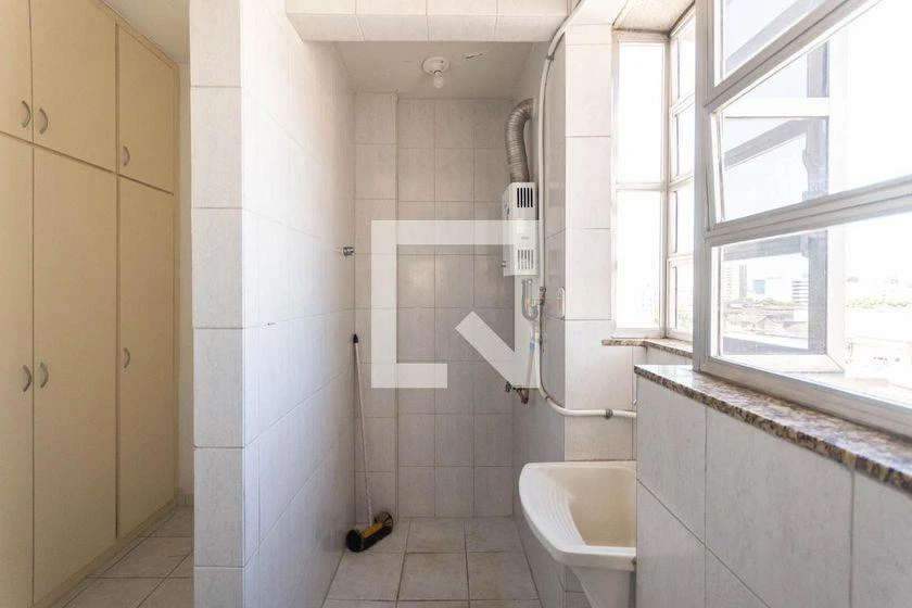 Apartamento de 2 quartos com cozinha separada e 70 m² — photo 12