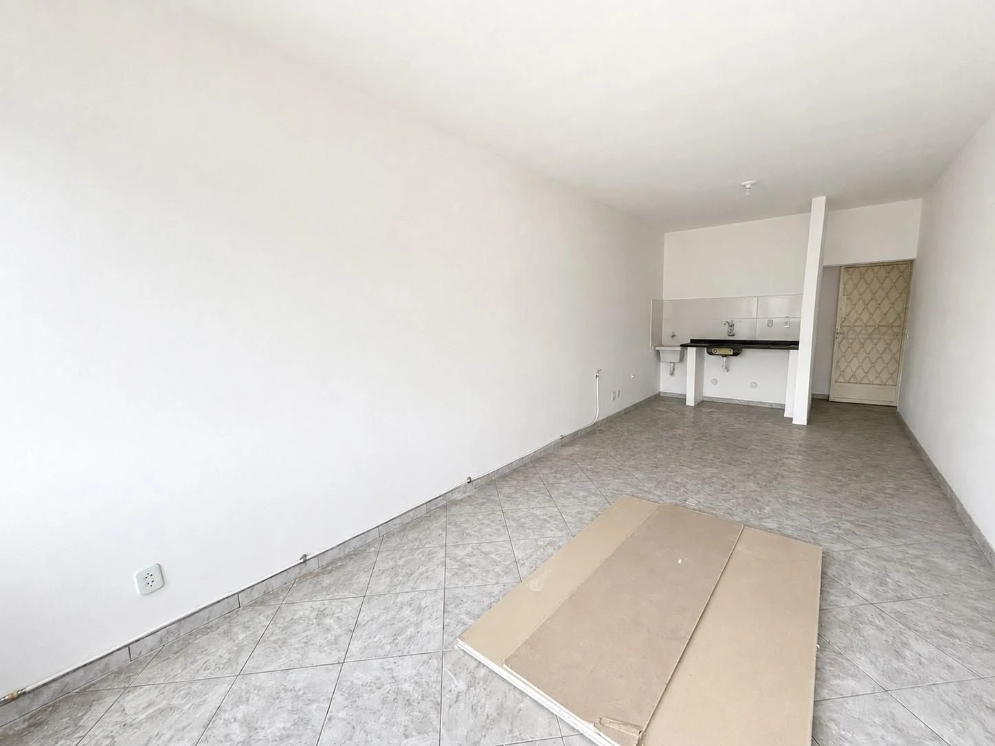 Unfurnished studio rental with 1 bedroom, 1 bathroom — photo 16