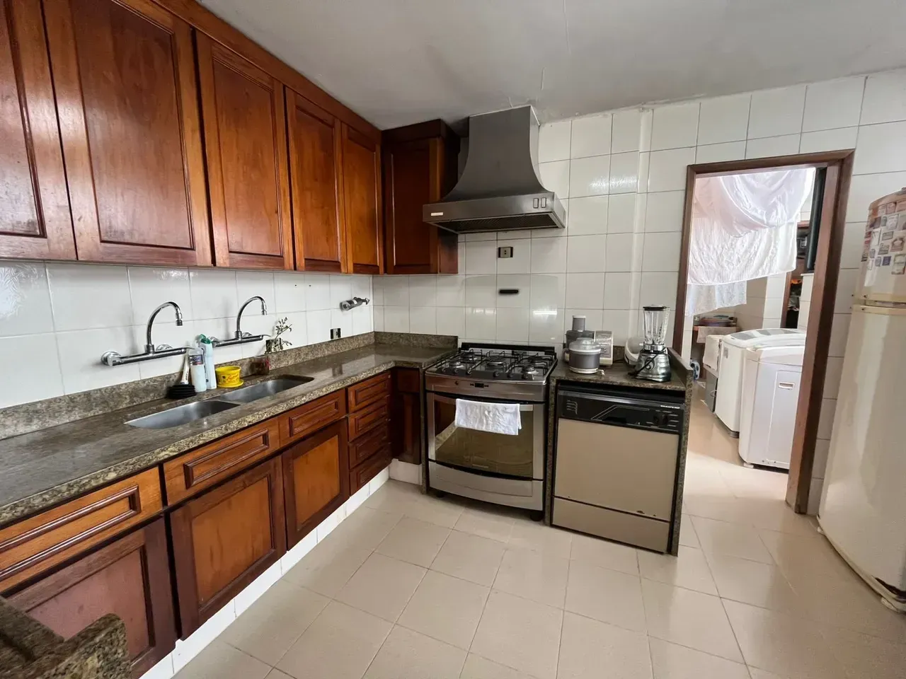 Furnished apartment with 4 bedrooms and a closed kitchen — photo 2