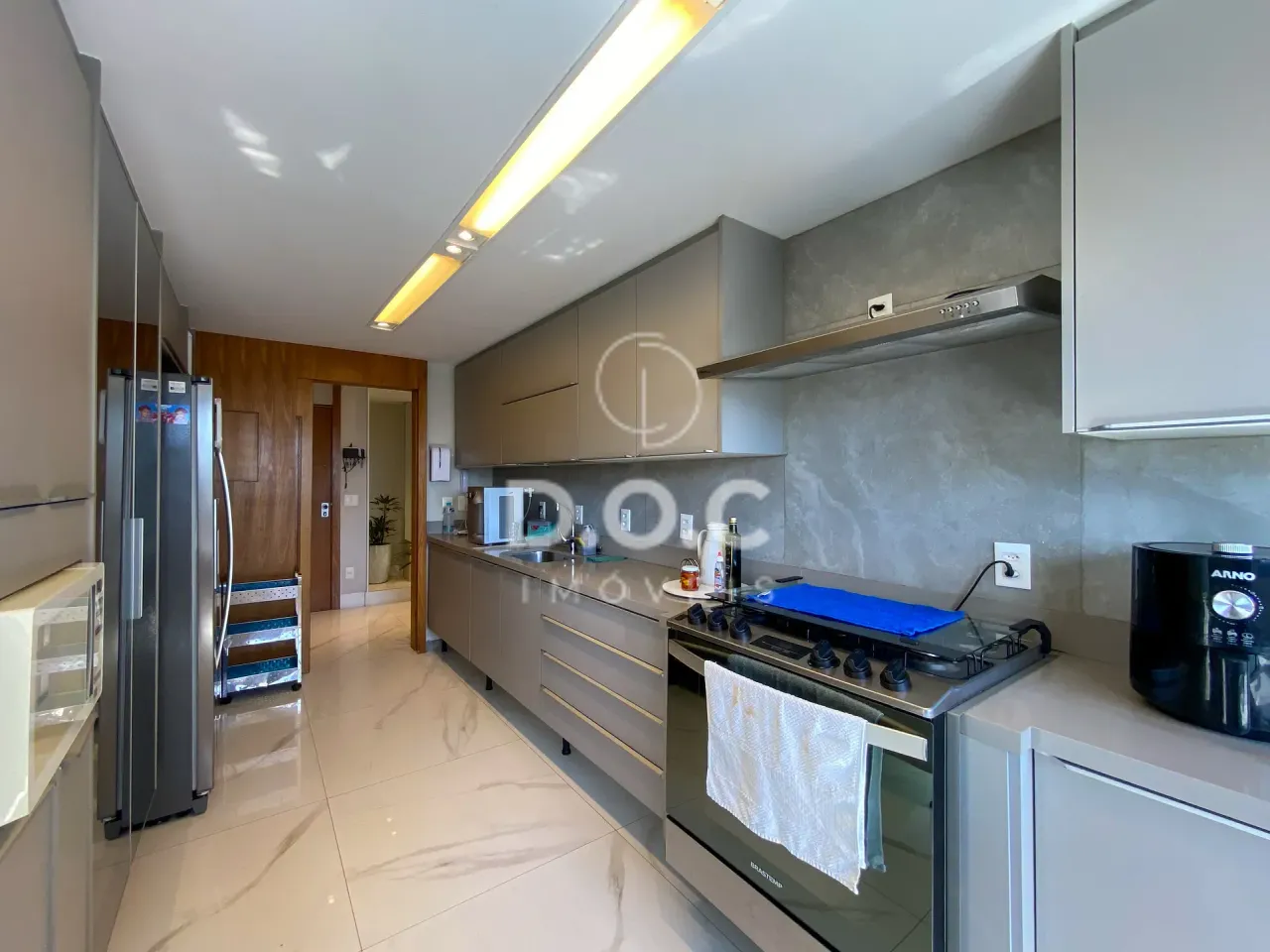 143 m² apartment with open-plan gas kitchen and 3 suites — photo 17