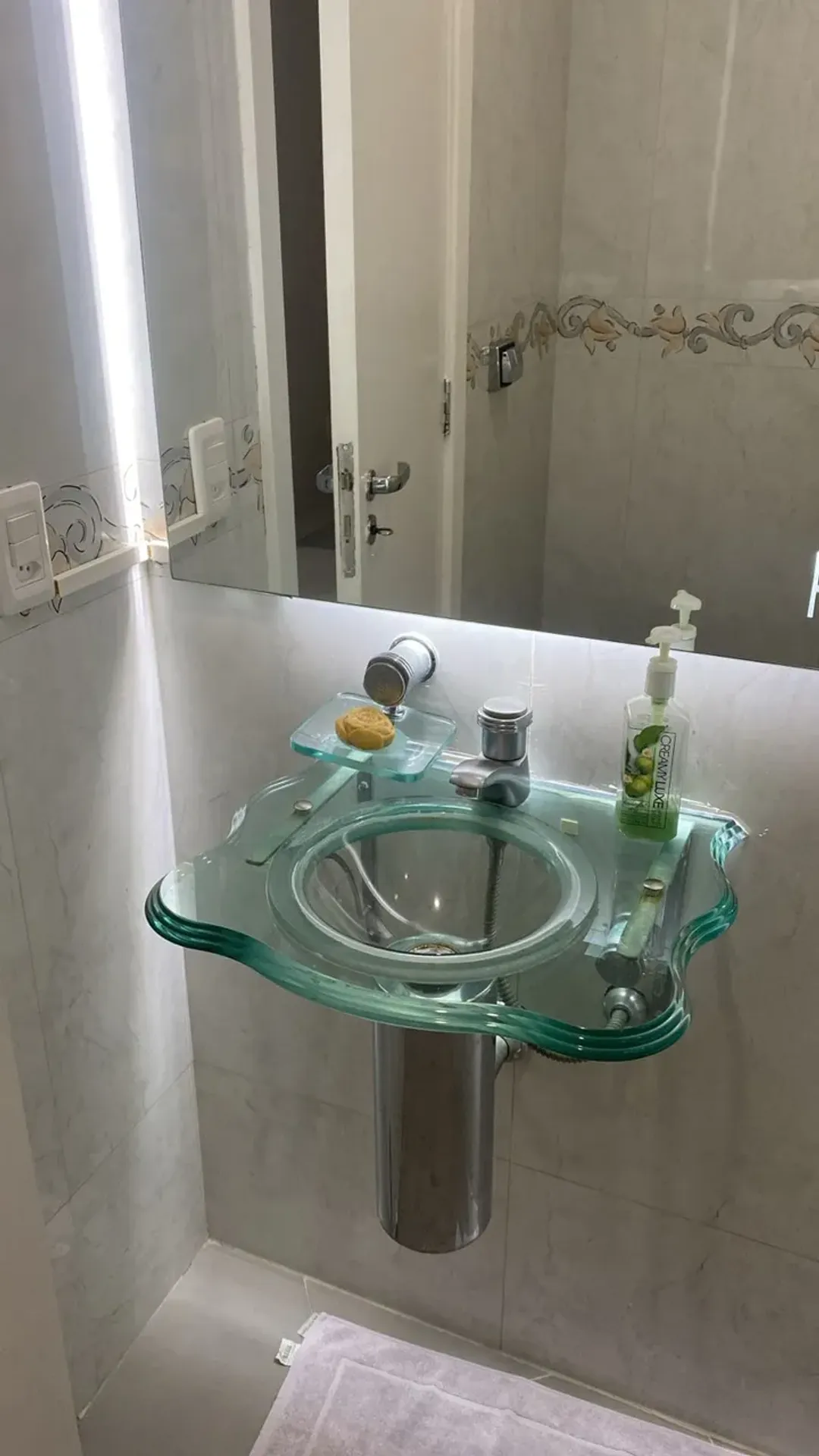 Furnished 369 m² apartment with a closed kitchen — photo 29