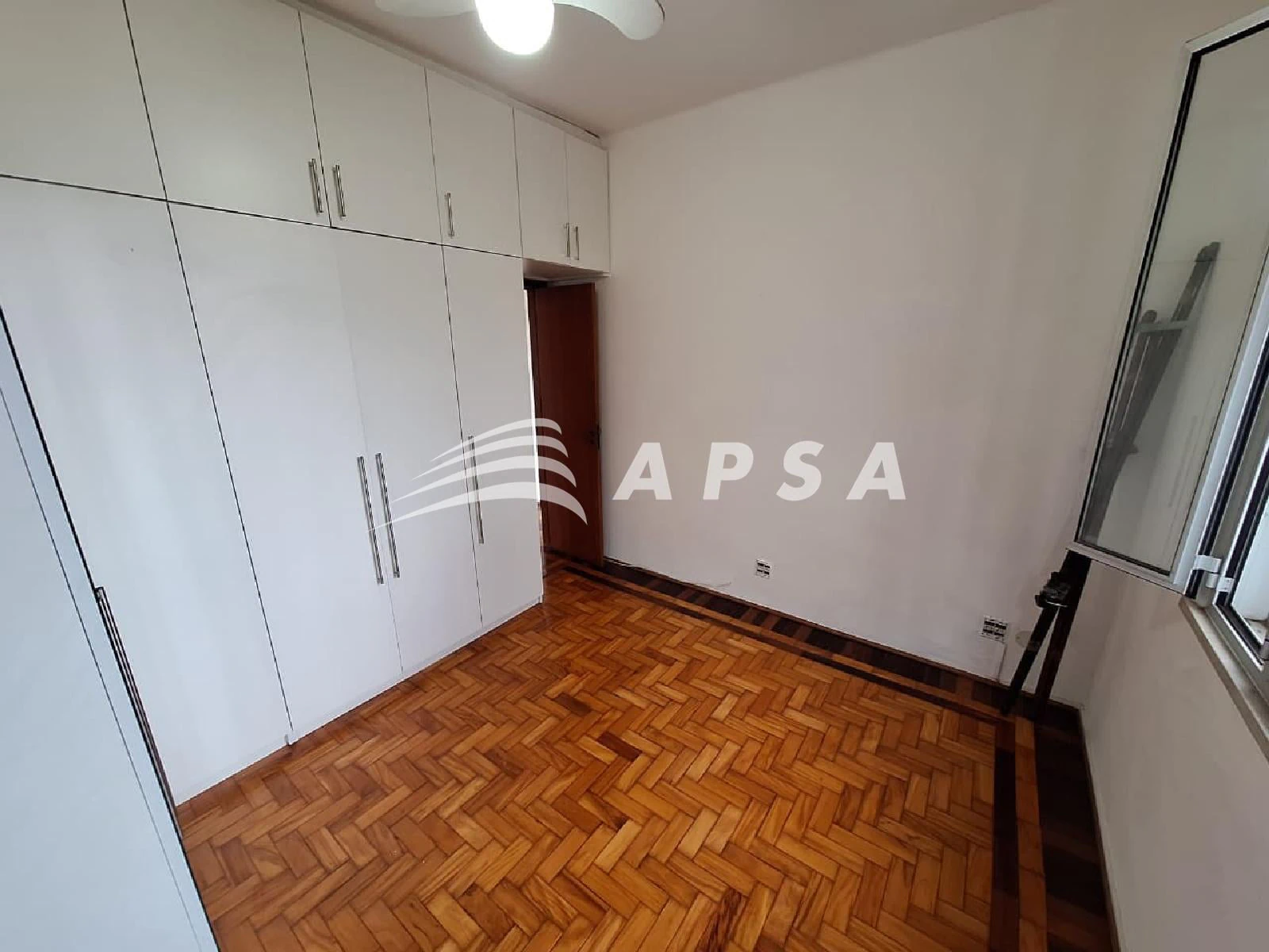 Apartment with 2 bedrooms and an open-plan kitchen — photo 4