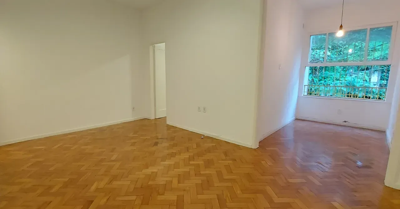 1-bedroom apartment with wood floors and glass shower — photo 7