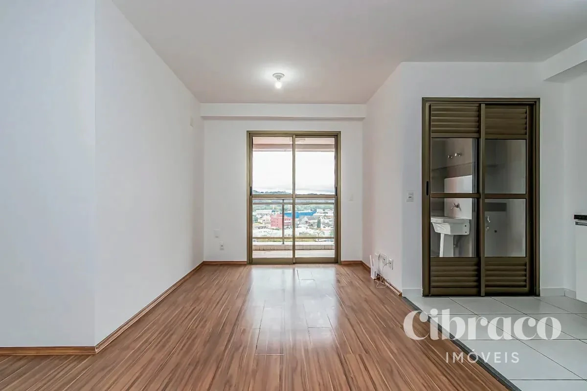 Glass-enclosed balcony in a 2-bedroom apartment, 69 m² — photo 3