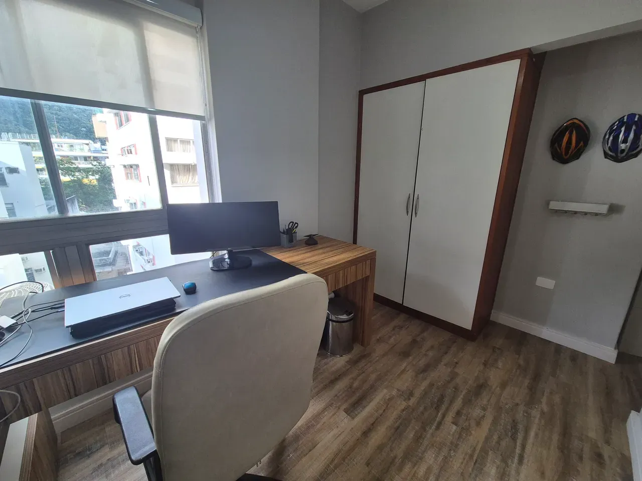 90 m² apartment with a home office and a washing machine — photo 28