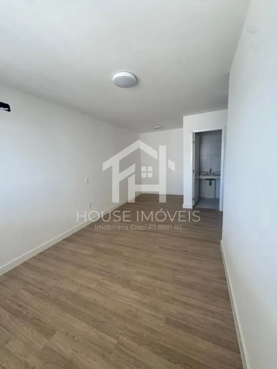 Apartment with 3 bedrooms and a balcony with mountain views — photo 8