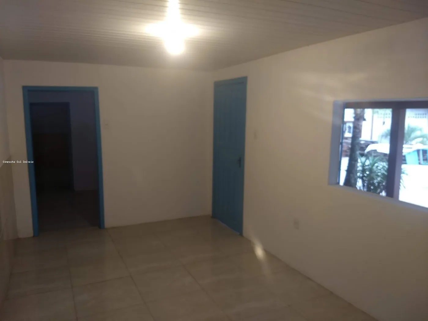 Balcony with a grill in a 5-bedroom house, 600 m² — photo 26