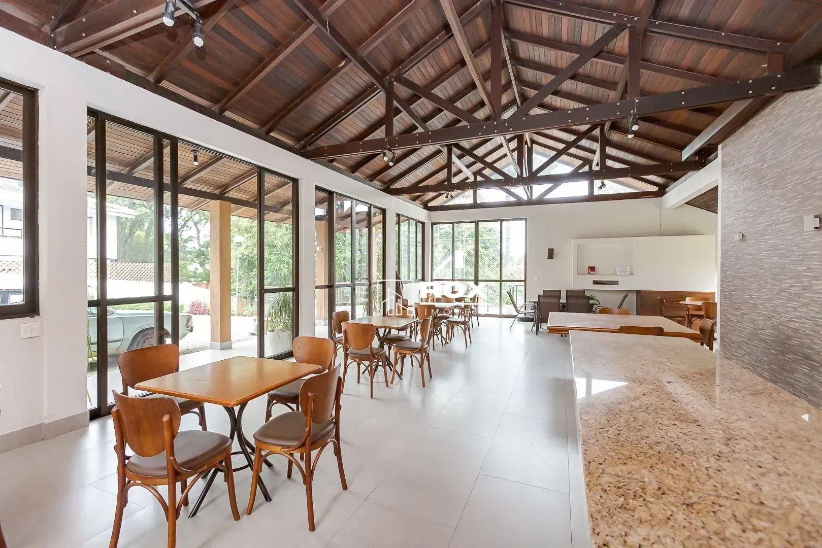 Unfurnished 598 m² house with 6 parking spaces — photo 57