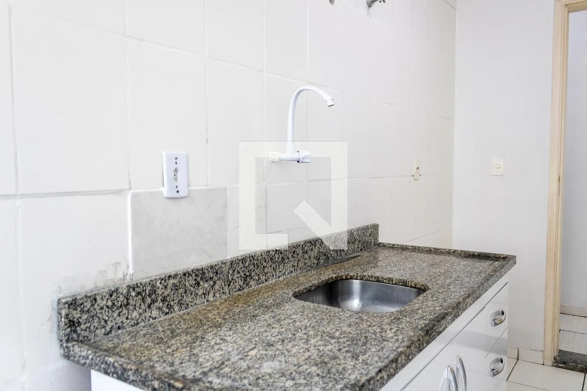 2-bedroom apartment with 1 parking space and laundry area — photo 8