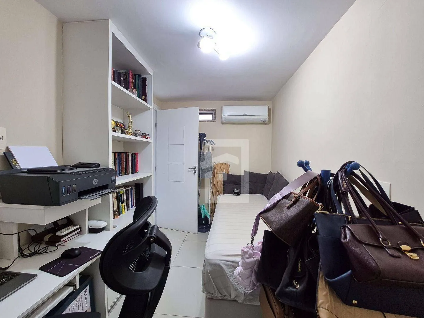 Furnished 235 m² apartment with 4 bedrooms — photo 51