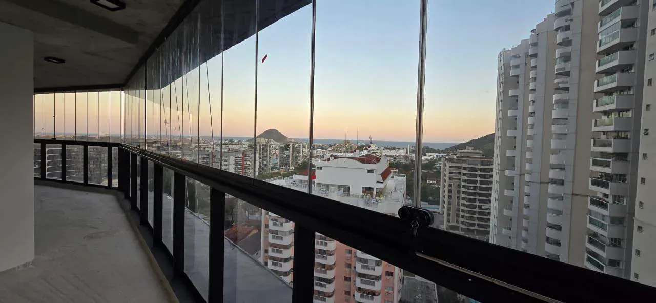 Glass-enclosed balcony in a 3-bedroom apartment, 120 m² — photo 17