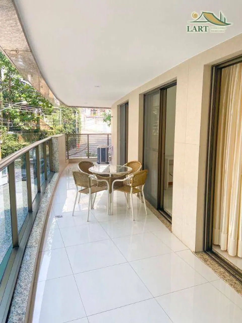 Apartamento sem mobília com 4 dormitórios e varanda — photo 7