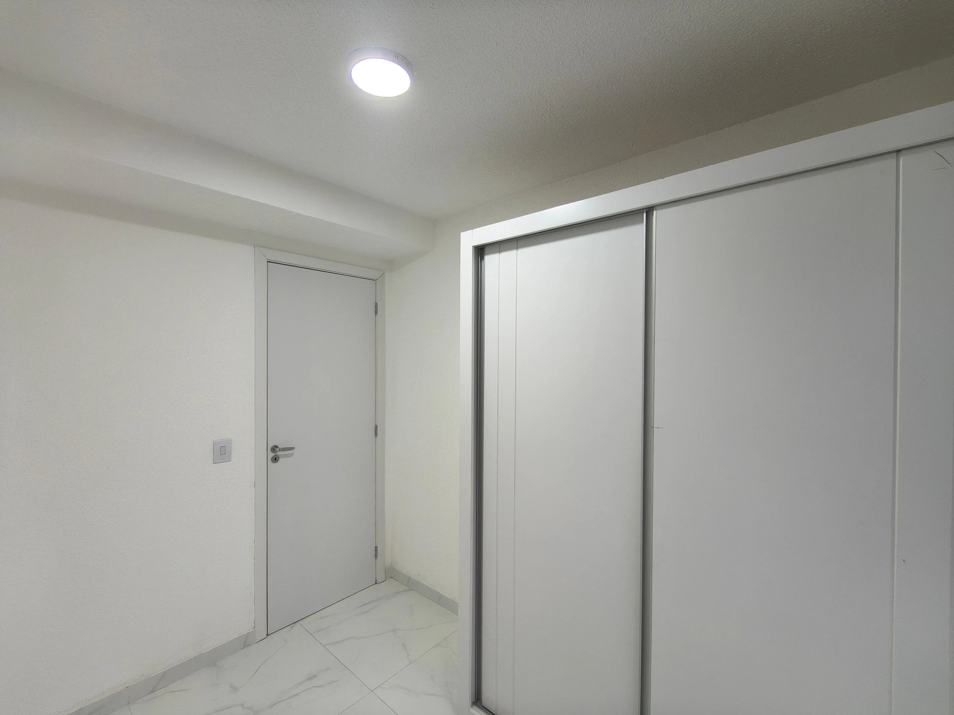 Apartamento mobiliado com 2 quartos, 1 banheiro e varanda — photo 70