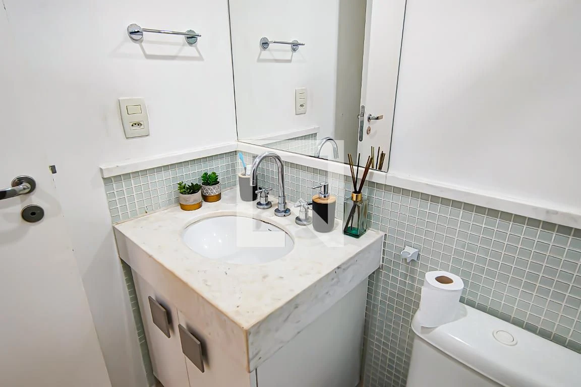 Apartamento mobiliado com 2 quartos e varanda com churrasqueira — photo 13