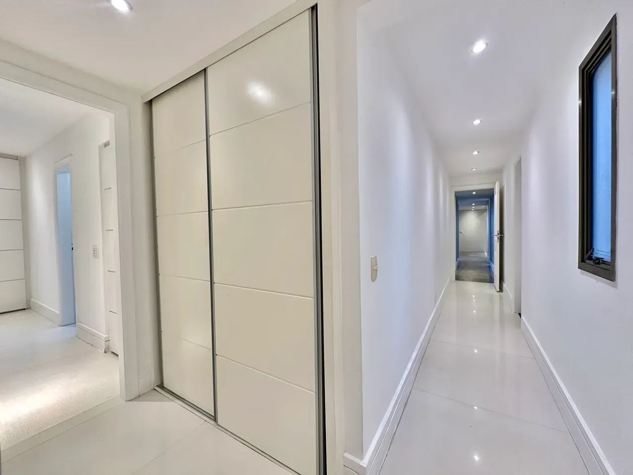 Furnished apartment, 268 m², with a water view — photo 29