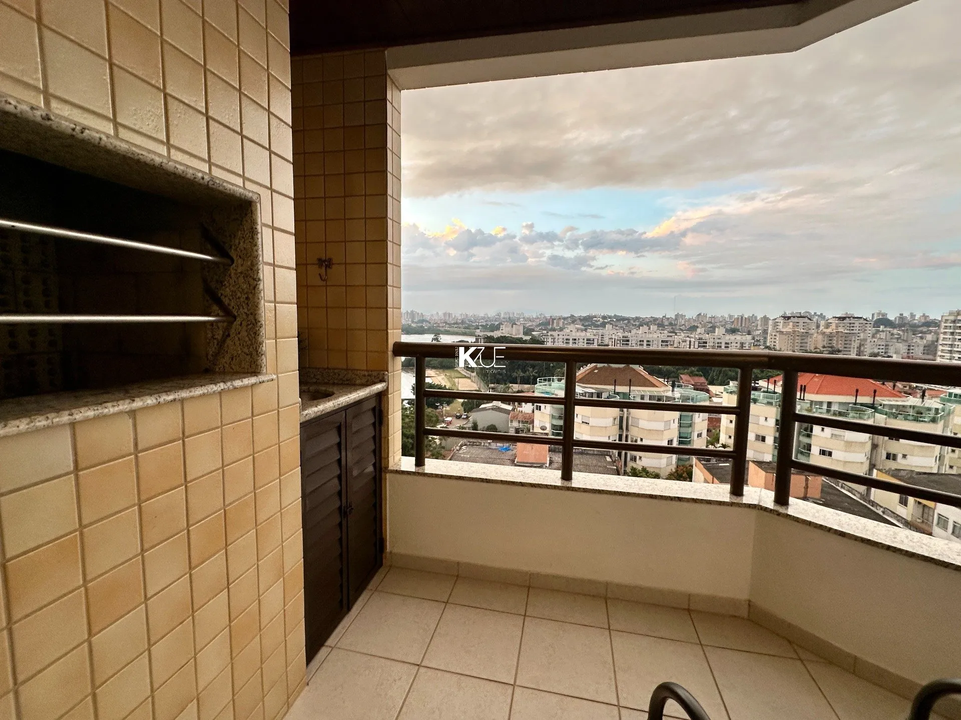 Furnished 2-bedroom apartment with suite and 89 m² — photo 20